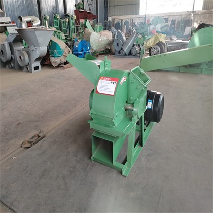 Selvfødende diesel trægrenhugger